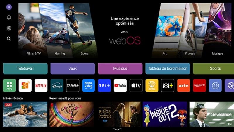 Une vue de l'interface de l'application officielle Notre Dame de Paris sur un smartphone, montrant un menu interactif avec des options de visite et des informations historiques.