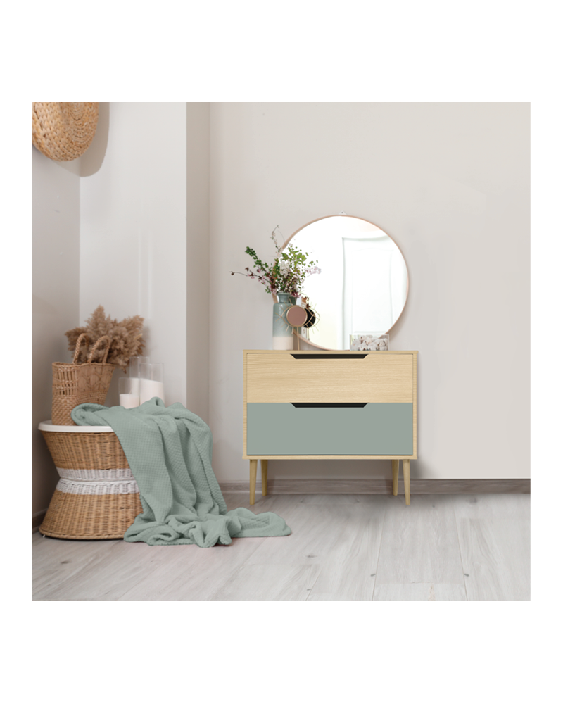 Décoration intérieure française avec lambris peint et mobilier vintage