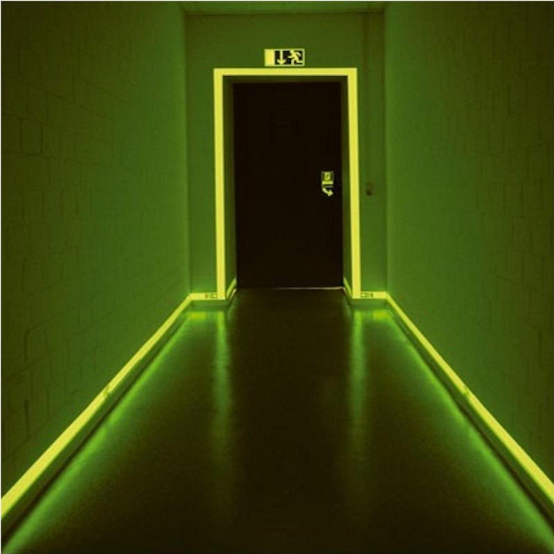 Signalisation phosphorescente pour escaliers extérieurs en France
