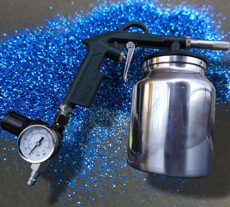 Technique d'application de paillettes sur peinture