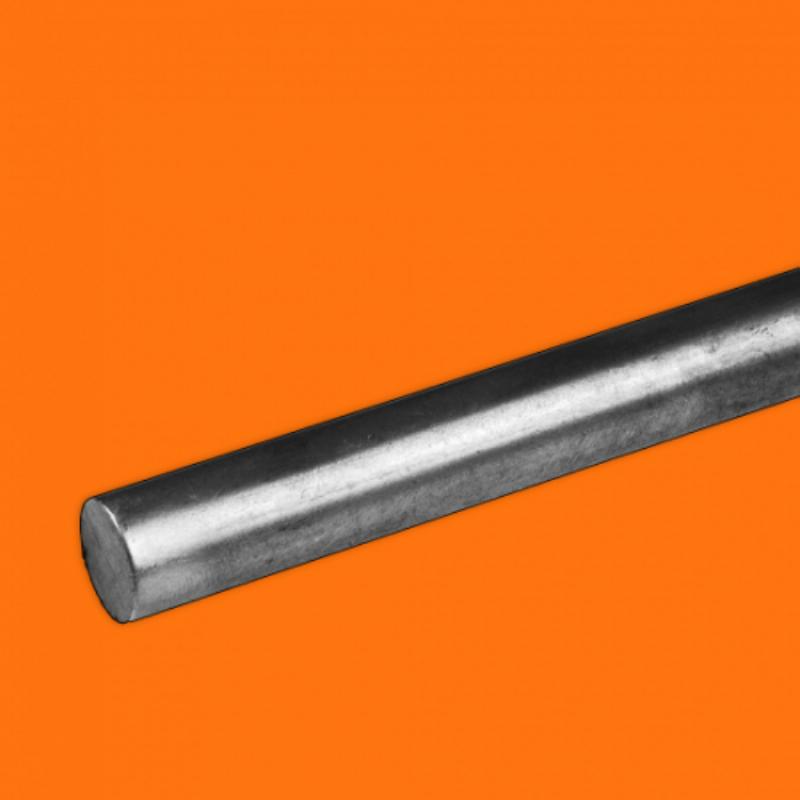 Application méticuleuse d'une peinture antirouille française sur une grille en fer forgé