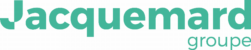 Application méticuleuse de peinture anti-humidité dans une cuisine moderne