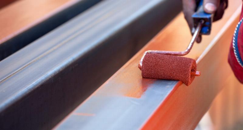 Application pistolet peinture epoxy sur pièce aluminium