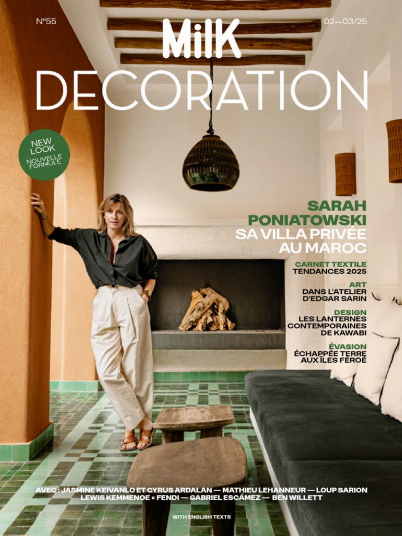 Intérieur d'une maison de John Lautner, avec des meubles élégants et une vue panoramique, évoquant le luxe et la sophistication d'un intérieur français moderne.