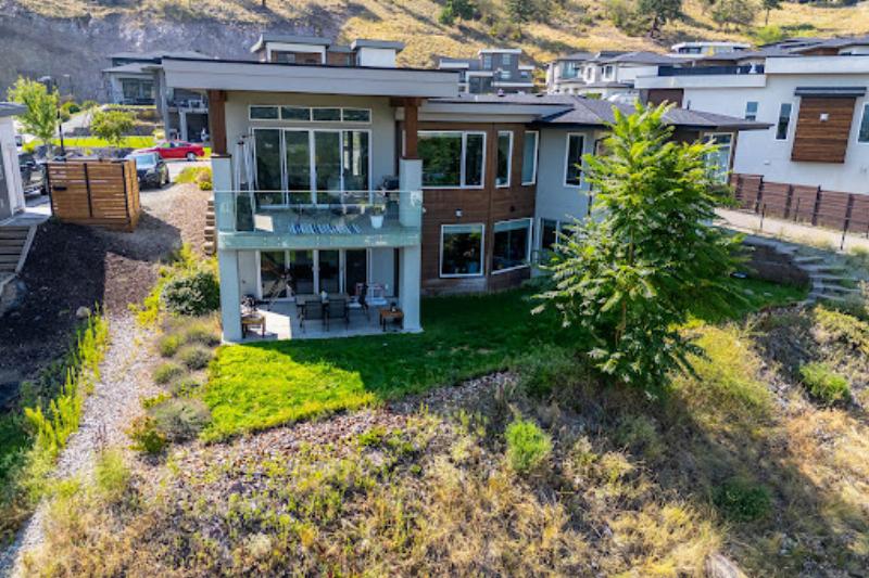 Architecture moderne Côte Ouest à Vancouver, élégante et intégrée à la nature