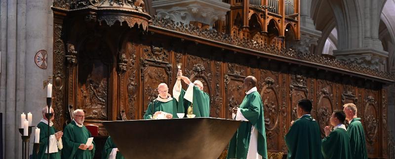 Cérémonie solennelle à Notre Dame de Paris