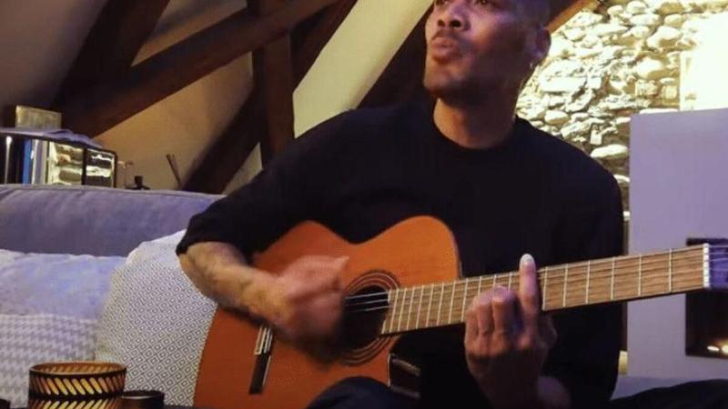 Chanson française d'amour : déclaration passionnée sur fond parisien