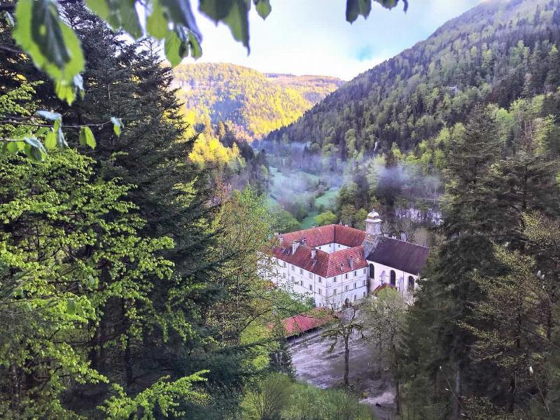 Intérieur paisible de Notre Dame de la Consolation, Paris