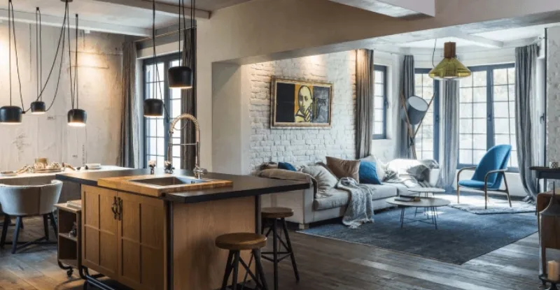 Technique de construction en pisé, murs porteurs en terre battue dans des coffrages