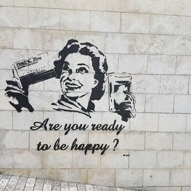 Street art détournant une publicité pour un message critique