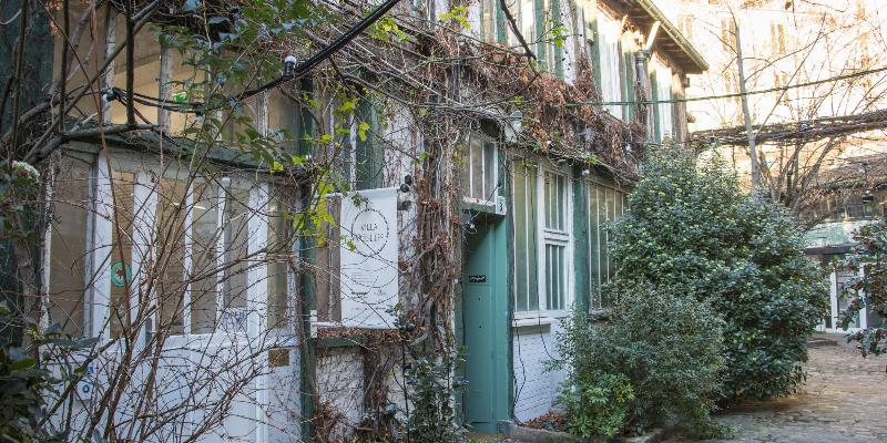 Artiste dans son jardin de sculptures en Istrie