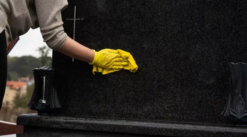 Guide pour enlever la peinture sur pierre avec des méthodes douces et respectueuses