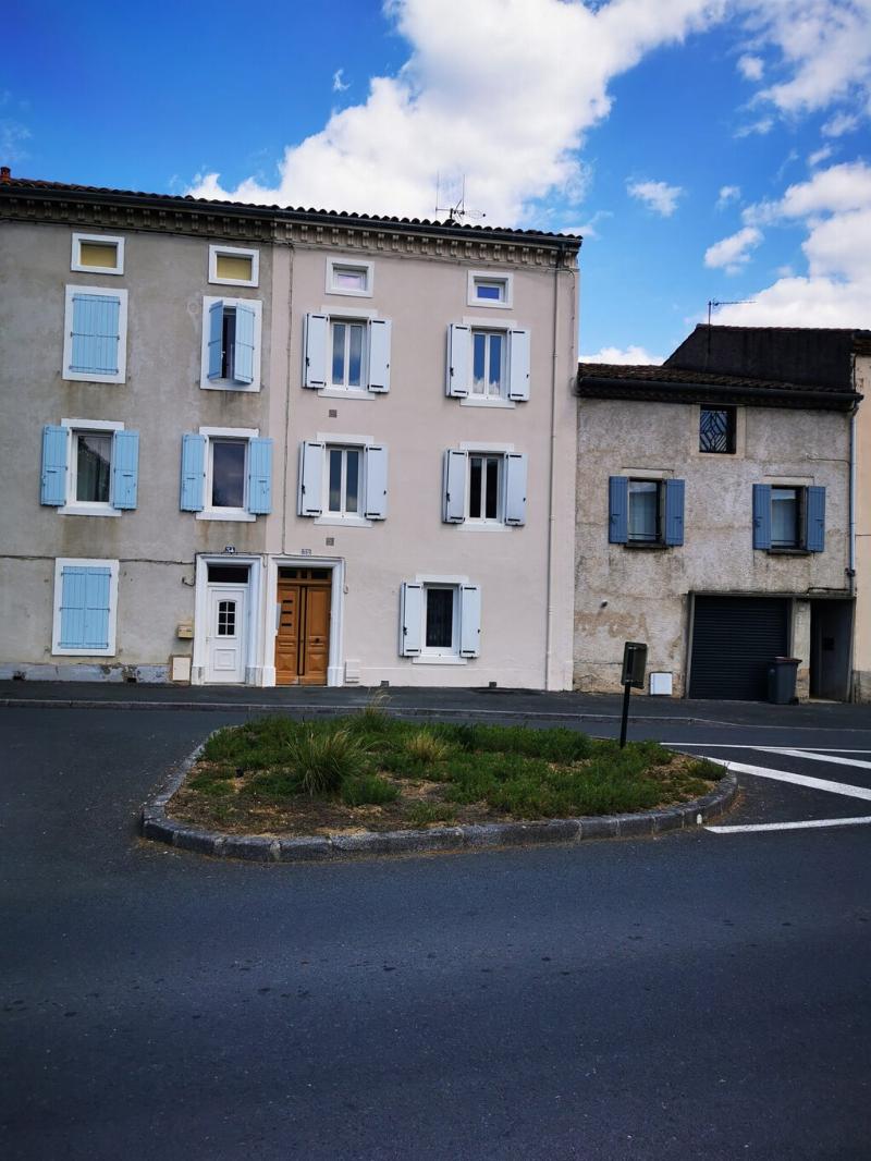 Peinture de façade maison : étapes clés de préparation et application par une entreprise experte française.