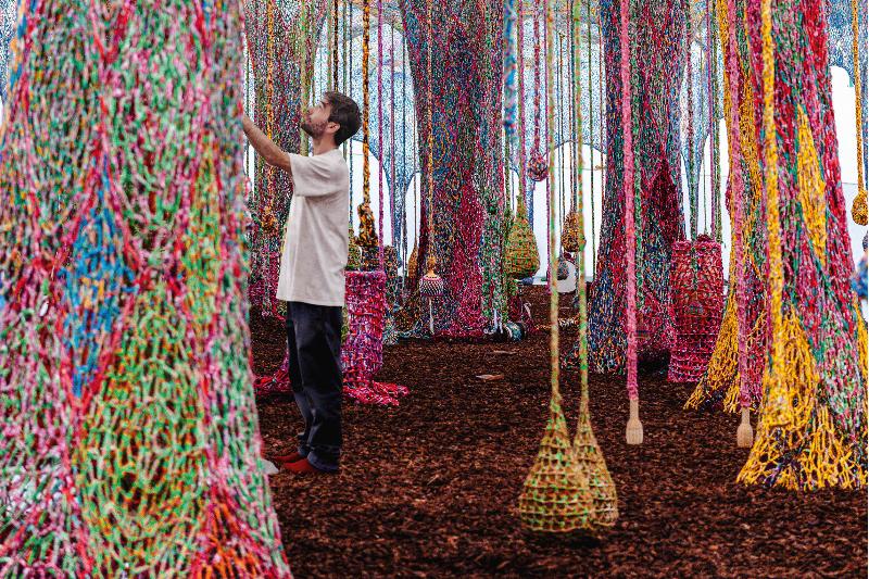 Installation immersive et colorée d'Ernesto Neto