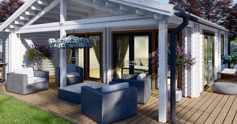 Extension de maison moderne avec terrasse en bois donnant sur un jardin à la française bien entretenu, architecture française