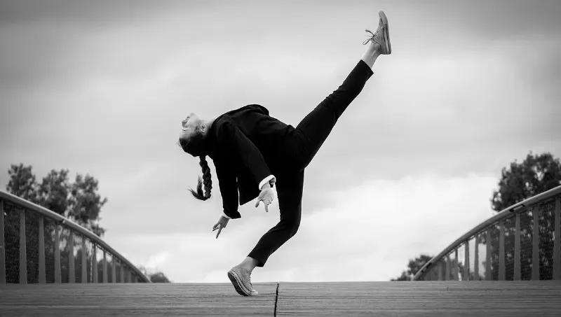 La relation intime entre musique et danse classique en France, à travers des compositeurs emblématiques et leurs œuvres inspirantes.