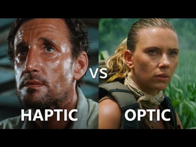 L'ambiance sonore de "The New Pope" mélangee avec des éléments visuels de la série, évoquant le sacré et le moderne.