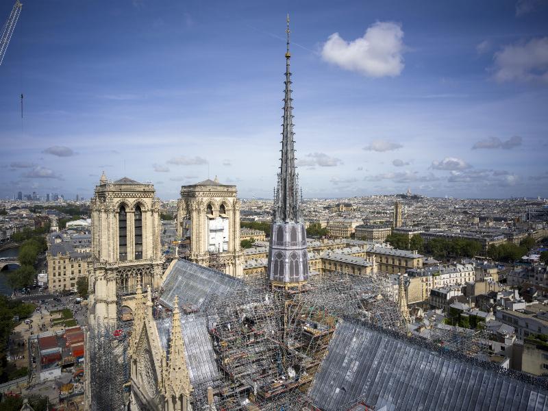 La cathédrale Notre Dame de Paris en flammes lors de l'incendie dévastateur de 2019, un jour qui restera marqué dans l'histoire