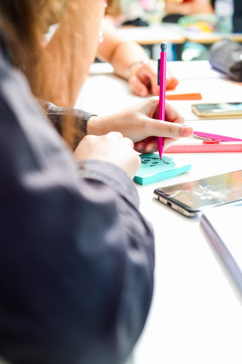 Le processus créatif d'un peintre français : inspiration et technique