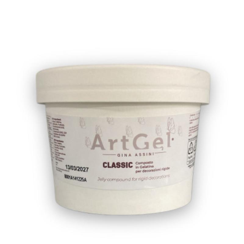 Peinture alimentaire pour décorer une assiette avec des motifs floraux français, style artistique