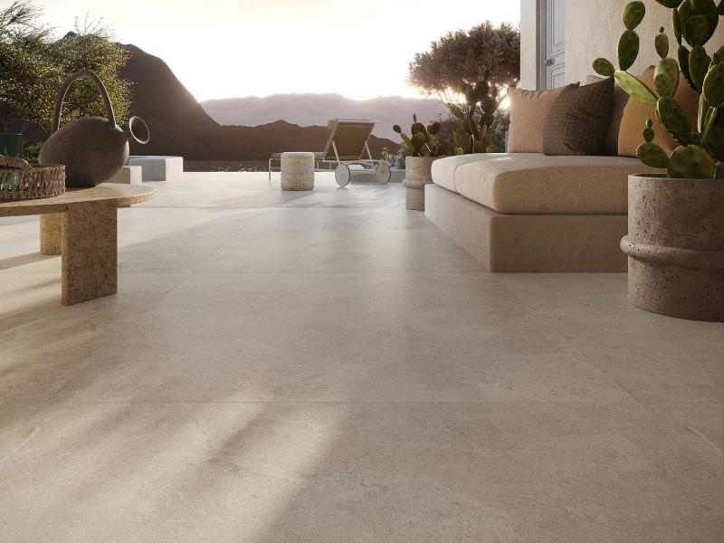 Peinture antidérapante aspect naturel pour terrasse en pierre, ambiance méditerranéenne.