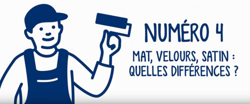 Peinture blanc satin, finition subtile, mur d'un salon français cosy