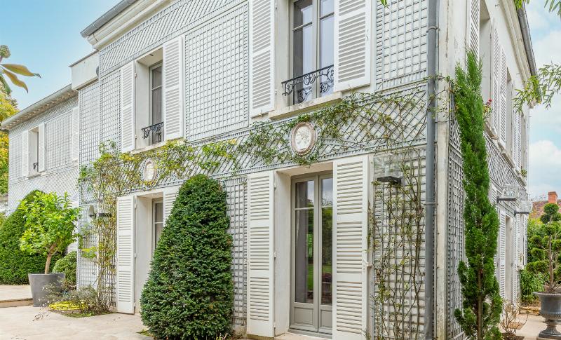 Porte intérieure moderne peinte en Gris Anthracite Ral 7016, style épuré