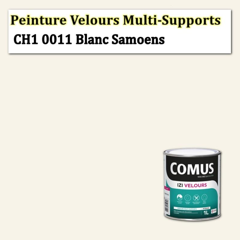 Application de peinture en bombe sur une commode ancienne pour une finition moderne et élégante