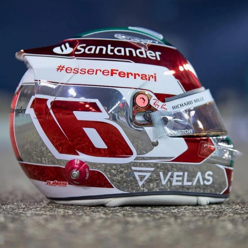 Peinture personnalisée sur casque de karting par un artiste français