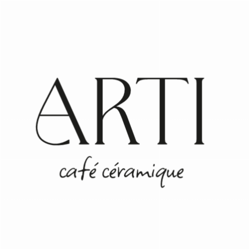 Atelier de peinture sur céramique à Rennes, ambiance créative et conviviale