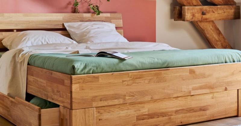 Peinture murale lavande dans une chambre scandinave, ambiance douce et lumineuse