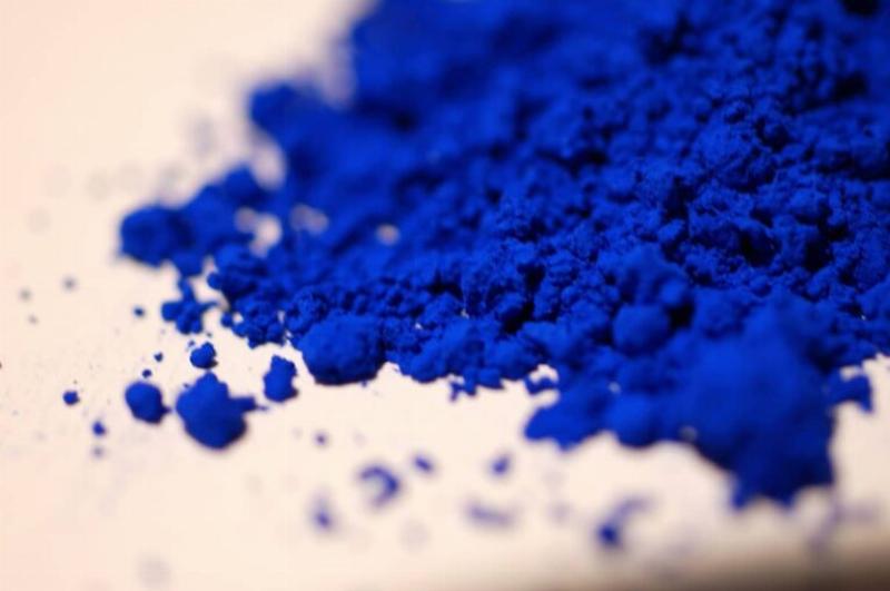 Peinture murale effet nacré irisé dans un salon élégant à la française