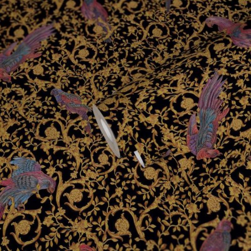 Tête de lit peinte avec un motif floral baroque complexe, couleurs riches et détails dorés.