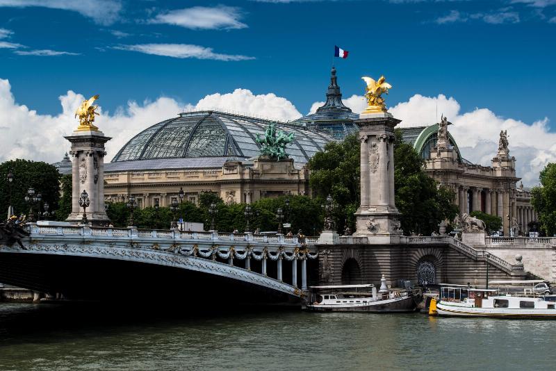 La voûte sur croisée d'ogives, une innovation clé de la première cathédrale gothique de France à Saint-Denis