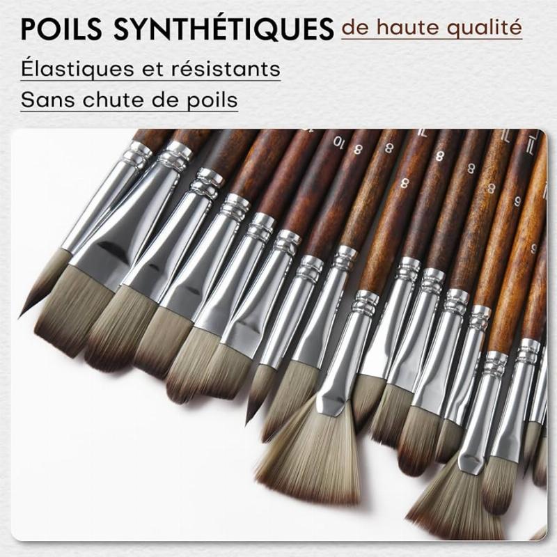 Organisation élégante des pinceaux de peinture dans un atelier d'artiste français