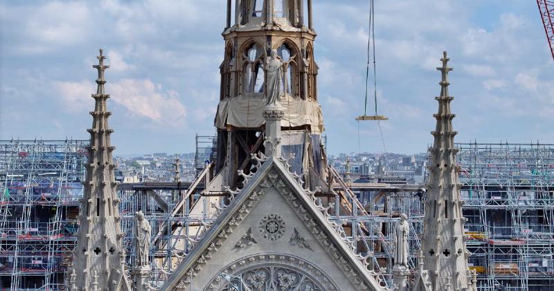 La reconstruction de Notre-Dame de Paris mobilise des artisans d'art et des technologies modernes