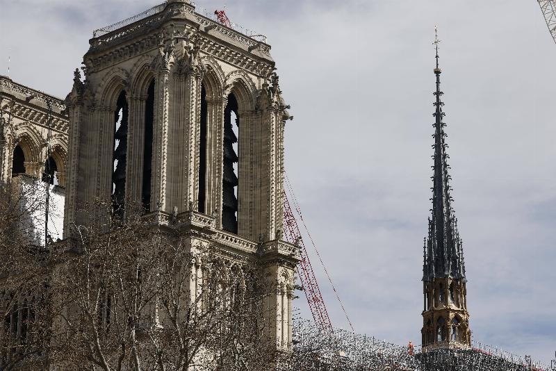 La reconstruction de la flèche emblématique de Notre-Dame de Paris dans le cadre des rénovations