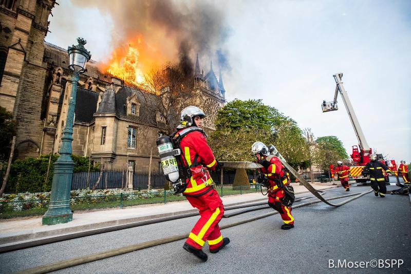 Sauvetage de la Couronne d'Épines lors de l'incendie de Notre-Dame