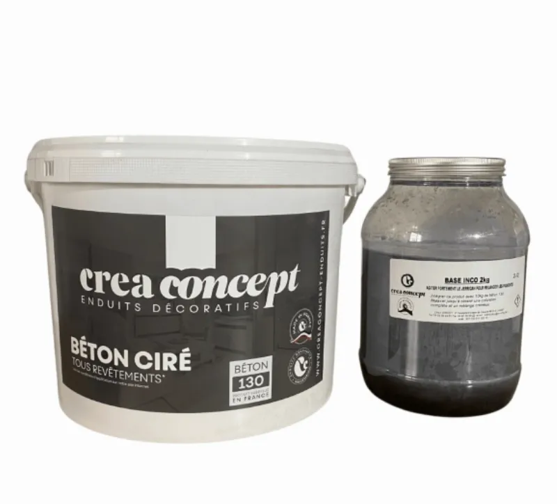 Sol de cuisine en peinture époxy avec des effets de béton ciré, alliant modernité et praticité