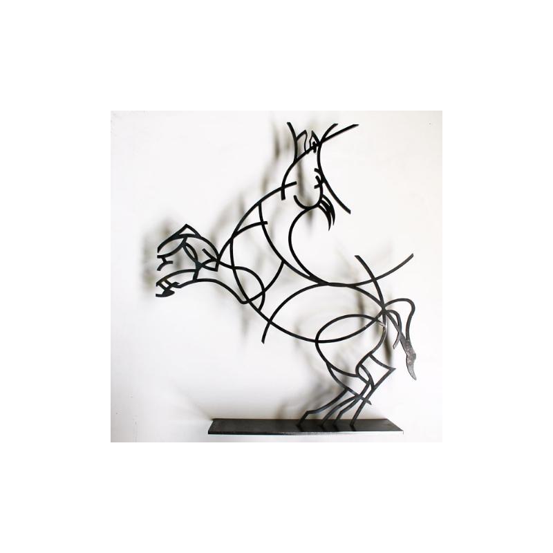 Statue de cheval stylisée en métal noir pour une décoration intérieure moderne