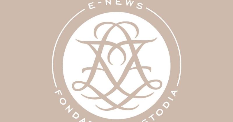 Tableau noir artistique avec esquisses à la craie, style français