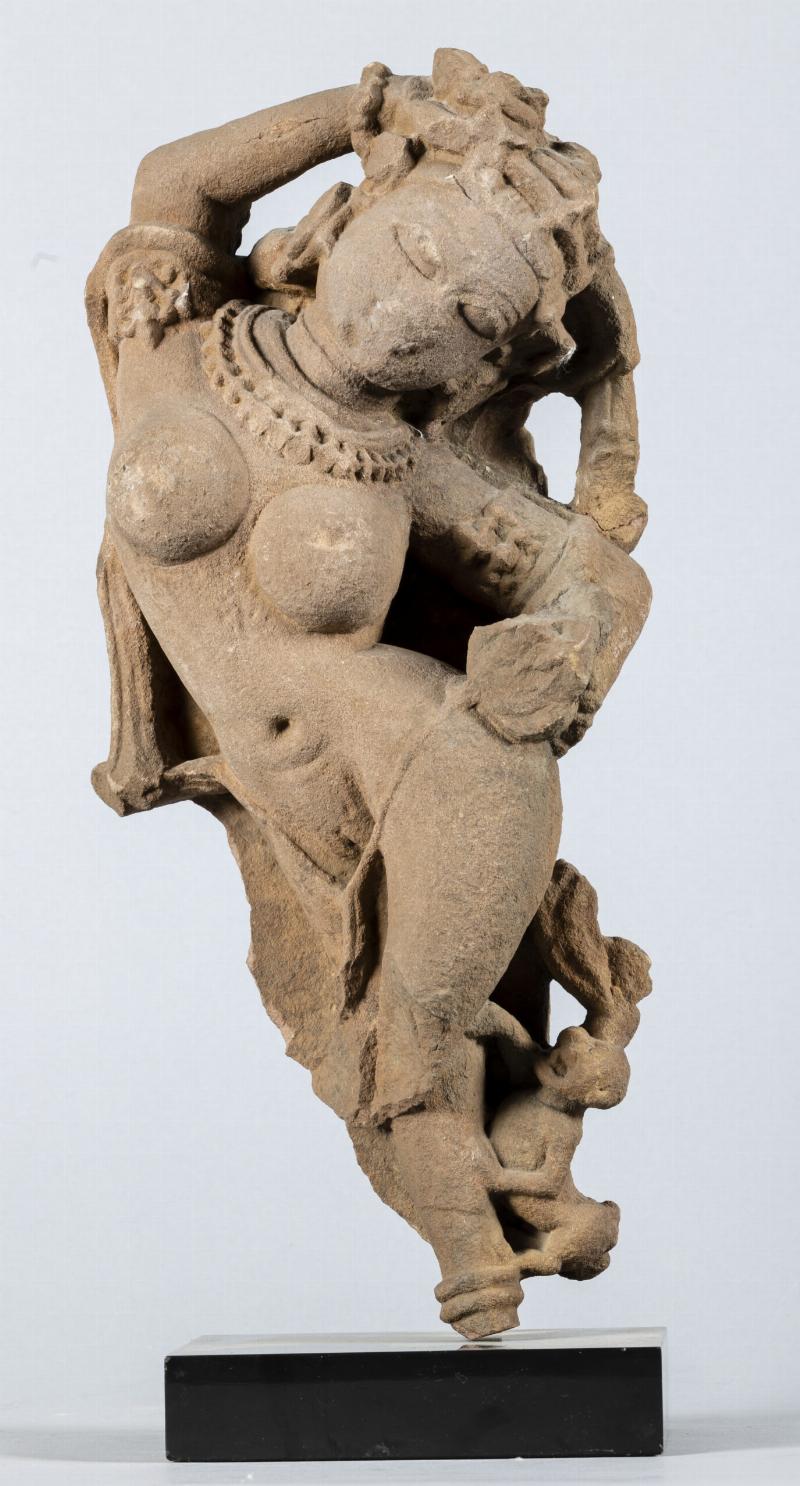 Une tapisserie française ancienne représentant une scène historique, avec des fils de soie et de laine richement colorés, dans un style pictural baroque.