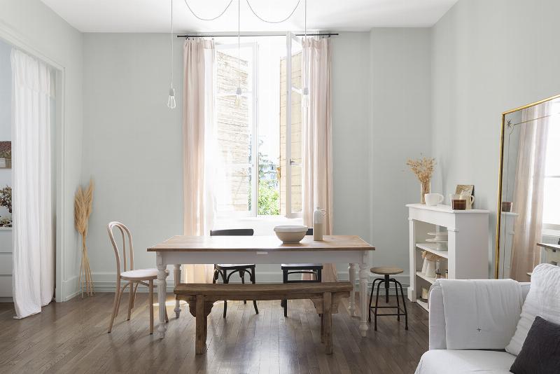 technique de peinture effet patine sur mur de chambre