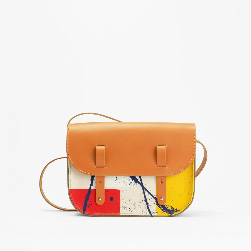 Atelier d'artiste français avec palette et toiles