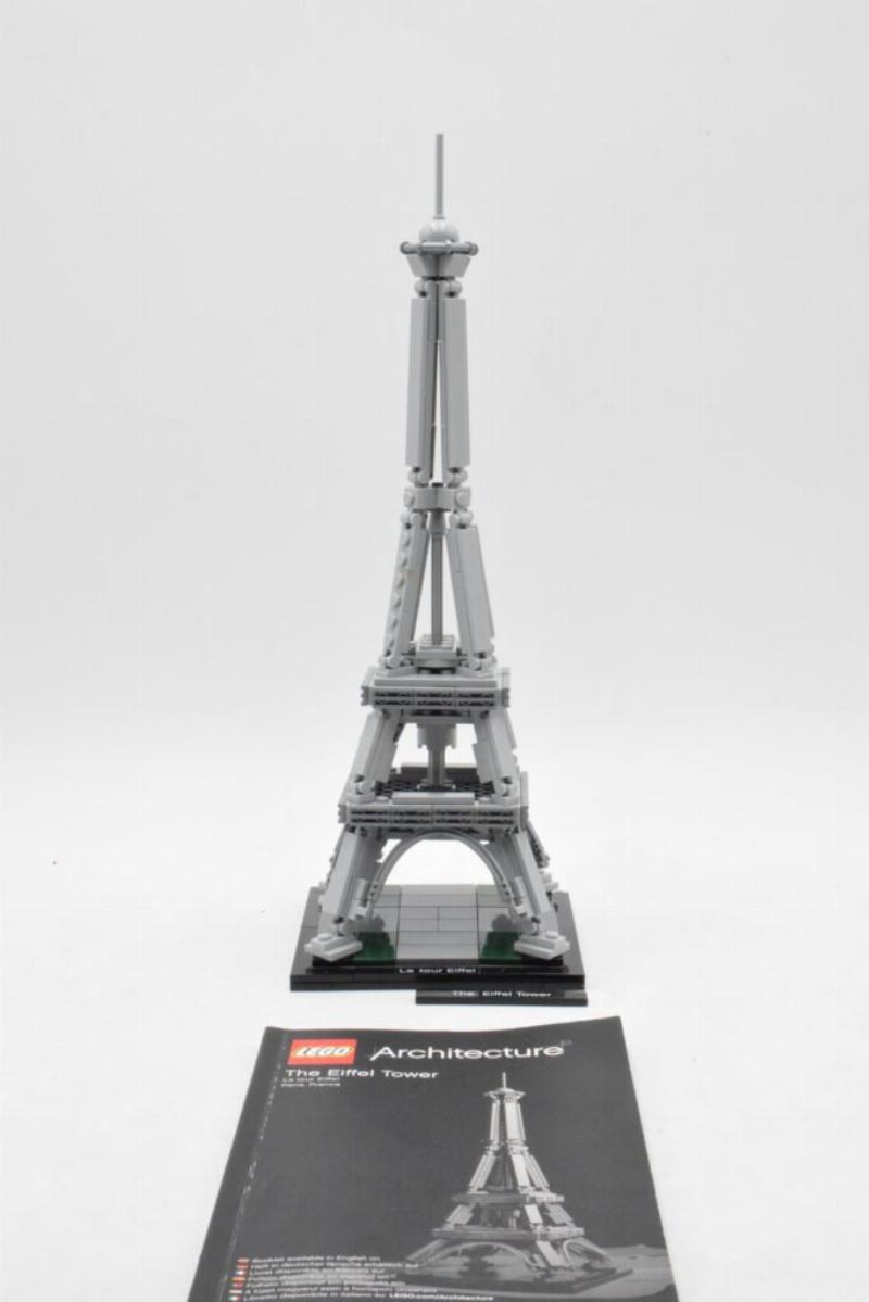 Maquette LEGO de la Tour Eiffel, symbole emblématique de Paris