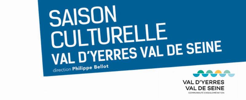 Vues de la scène des Victoires de la Musique Classique 2023, illuminée et prête à accueillir les artistes pour une soirée de célébration musicale et de récompenses prestigieuses.